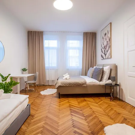 Old Town Design For 5 - Balcony & Ac Apartman