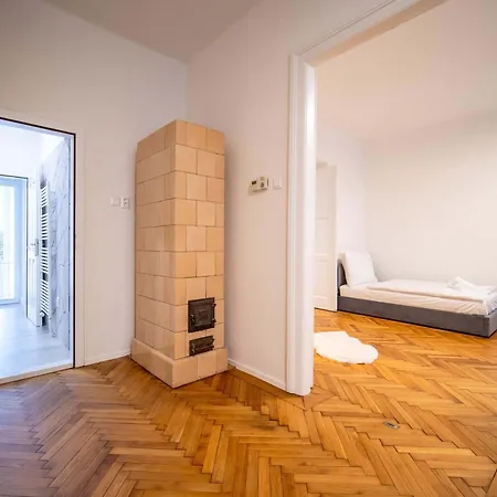 Old Town Design For 5 - Balcony & Ac