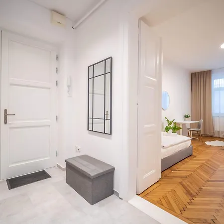 Old Town Design For 5 - Balcony & Ac Apartman